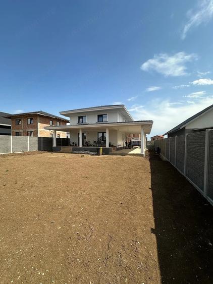 Casă cu 5 camere cu Teren 650 Mp în Giarmata