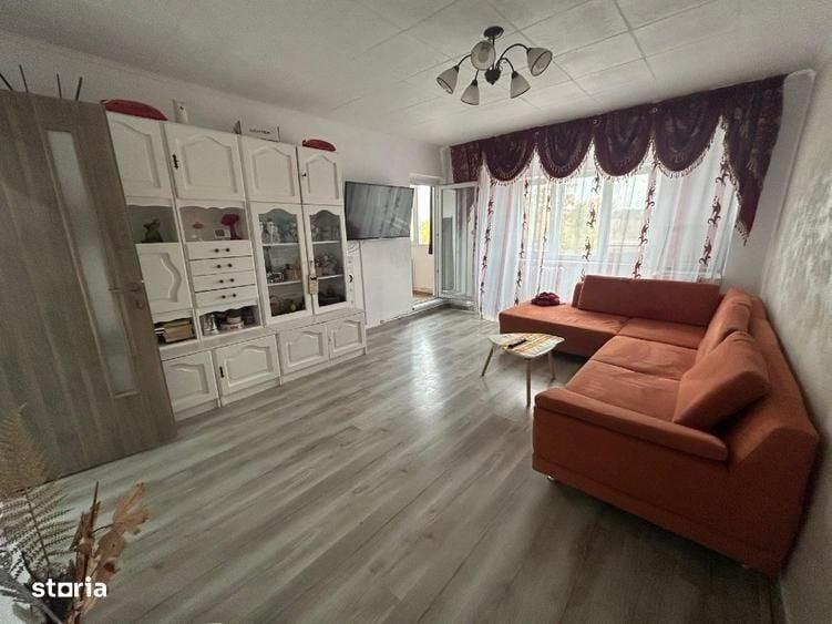 Apartament cu 4 camere decomandat în Central