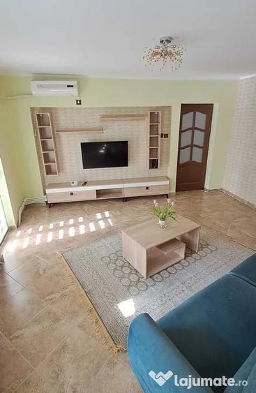 Apartament cu 3 camere decomandat în Micro 17
