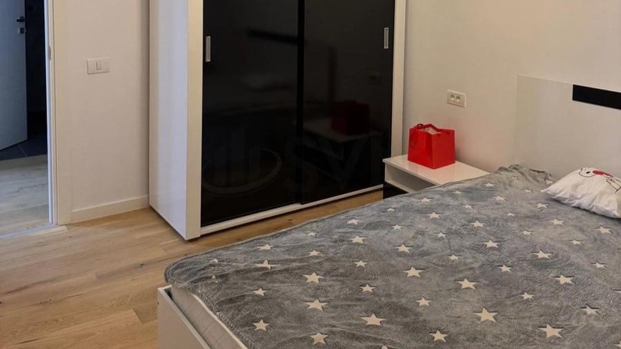 Apartament cu 3 camere semidecomandat în Crângași