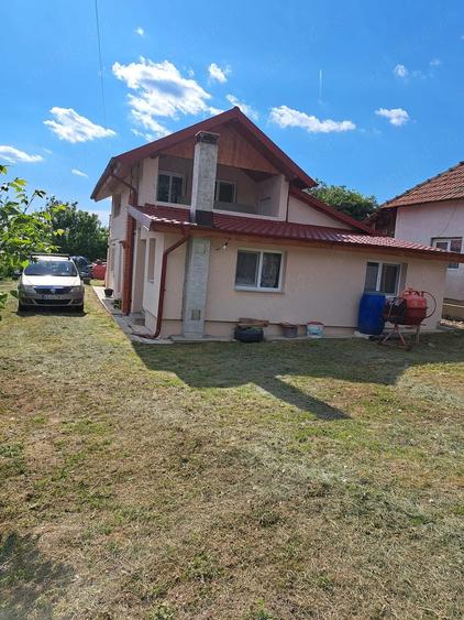 Casă cu Teren 2800 Mp în Rădești