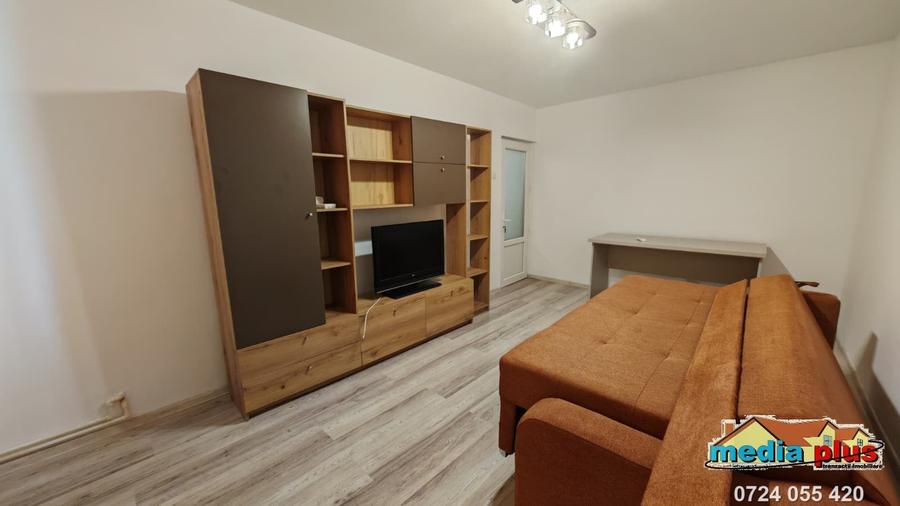 Apartament cu 3 camere decomandat în Micro 17