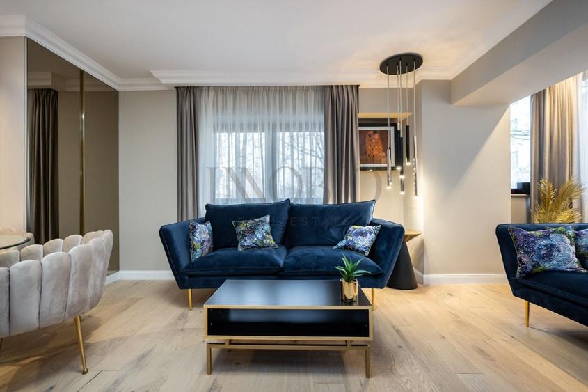 Apartament cu 4 camere decomandat în P-ța Victoriei