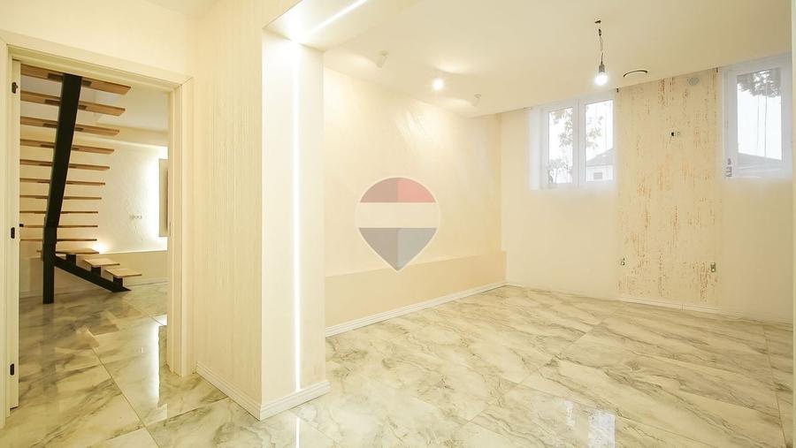 Apartament cu 3 camere decomandat în Bod