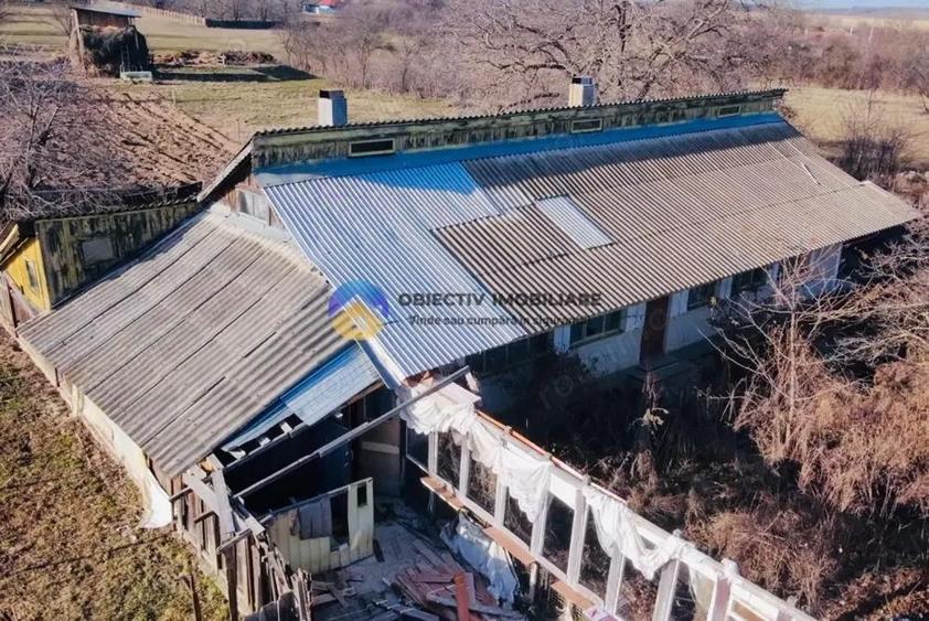 Casă cu 2 camere cu Teren 2040 Mp în Unghi