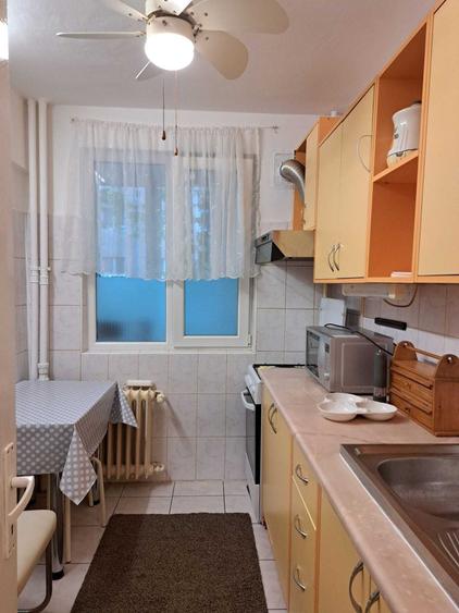 Apartament cu 3 camere semidecomandat în Cotroceni