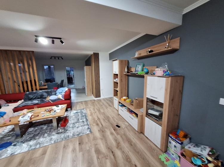Casă cu 4 camere în Central