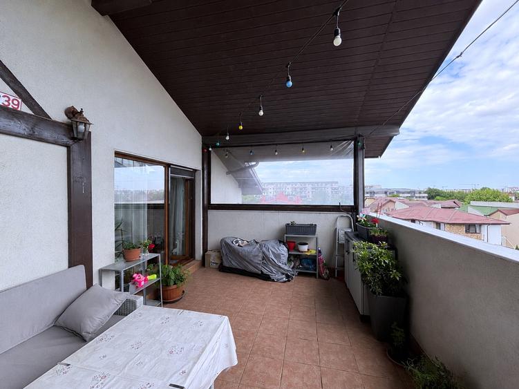 Penthouse cu 3 camere decomandat, mobilat în Metalurgiei
