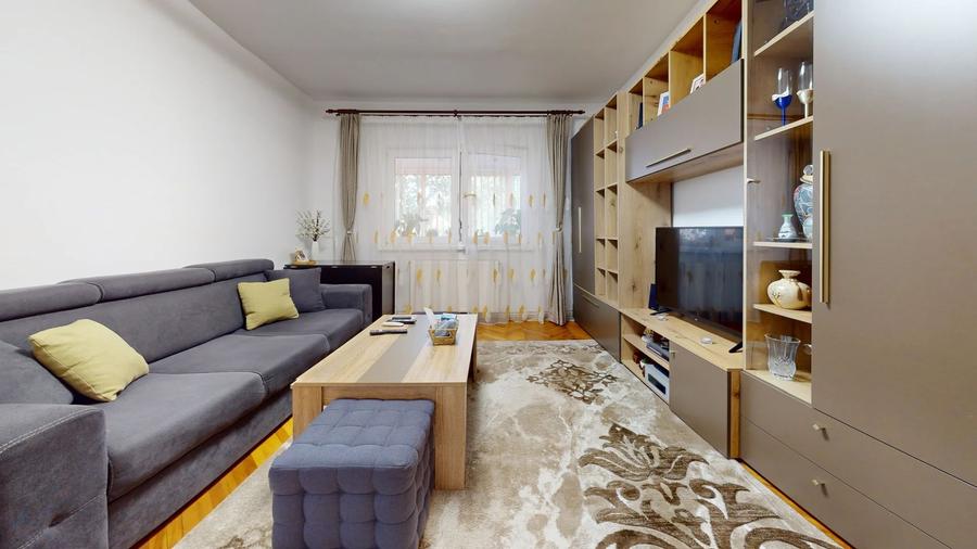 Apartament cu 3 camere semidecomandat în Gemenii