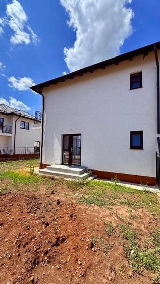 Duplex cu 4 camere cu Canalizare în Ulmi