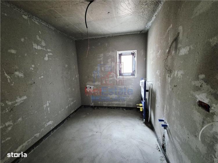 Casă cu 4 camere cu Teren 400 Mp în Tomești
