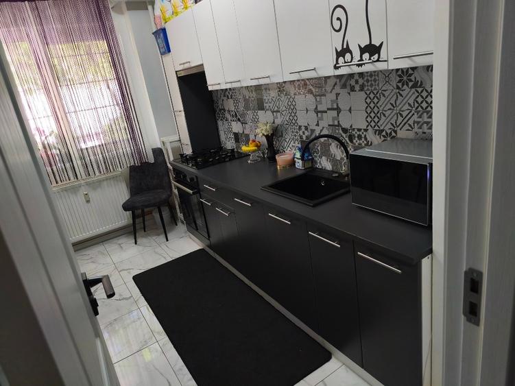 Apartament cu 3 camere decomandat în Alexandru Obregia
