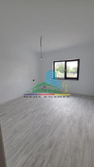 Casă individuală cu 4 camere cu Canalizare în Olteni