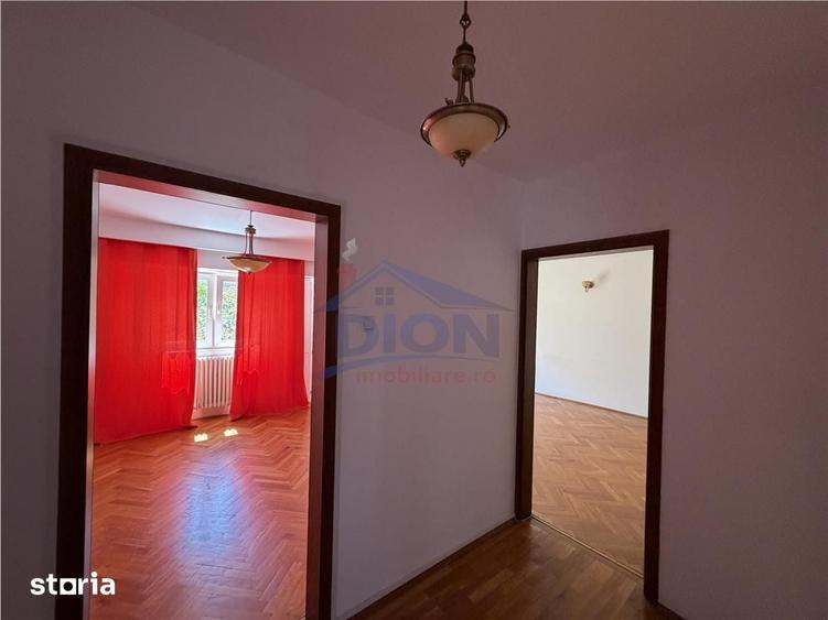 Apartament cu 4 camere în Unirii