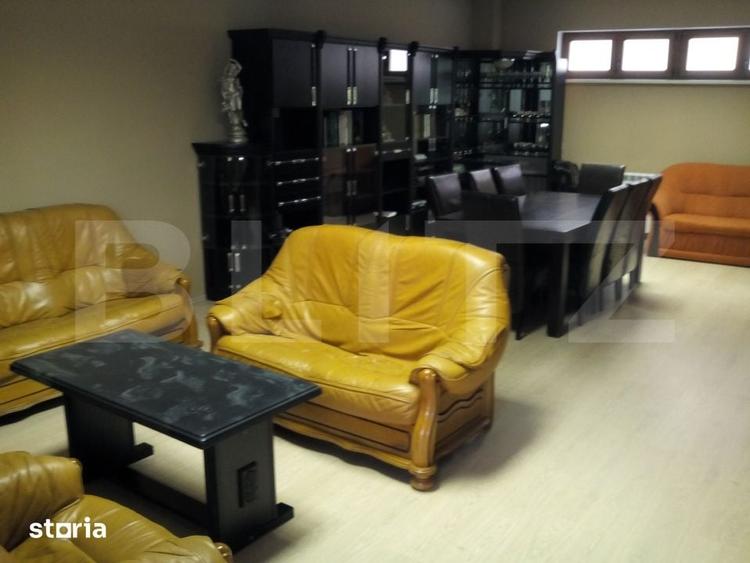 Casă cu 10 camere cu Teren 440 Mp în Central