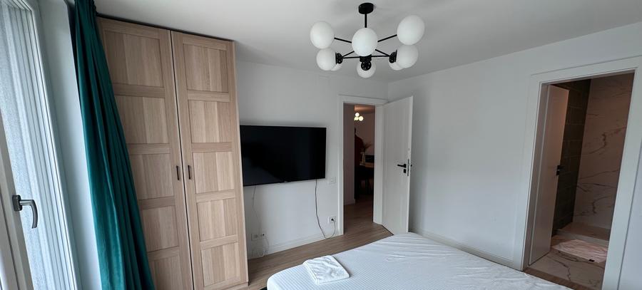 Apartament cu 4 camere decomandat, mobilat în P-ța Unirii