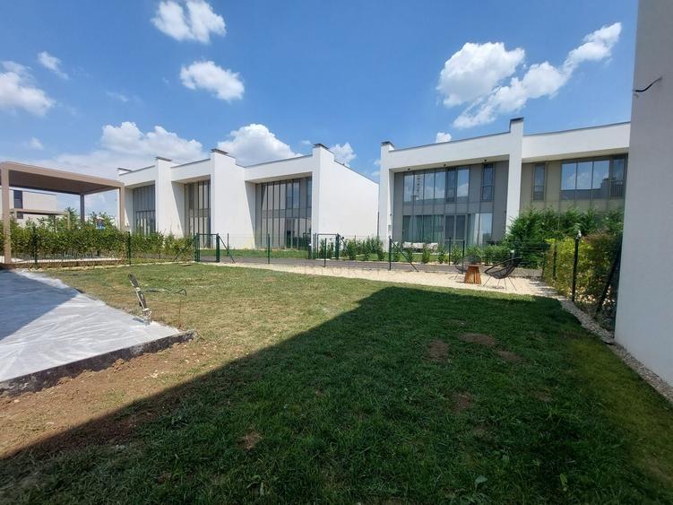 Casă cu 4 camere cu Canalizare în Tunari