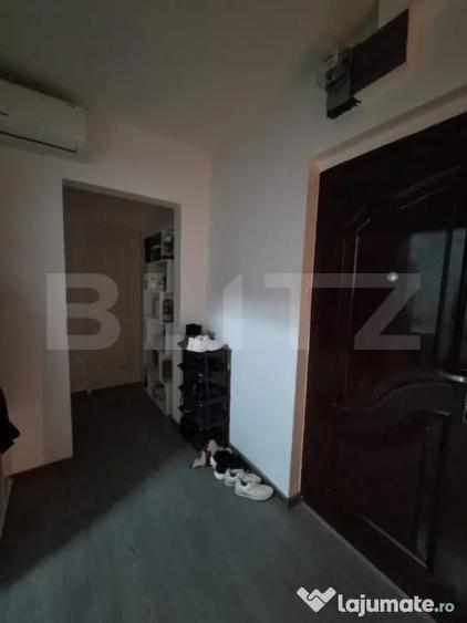 Apartament cu 3 camere semidecomandat în Central