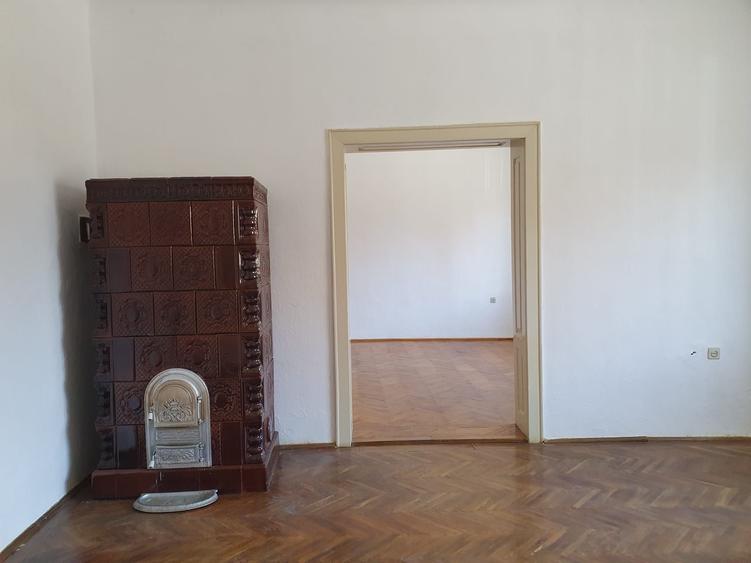 Casă cu 3 camere în Central