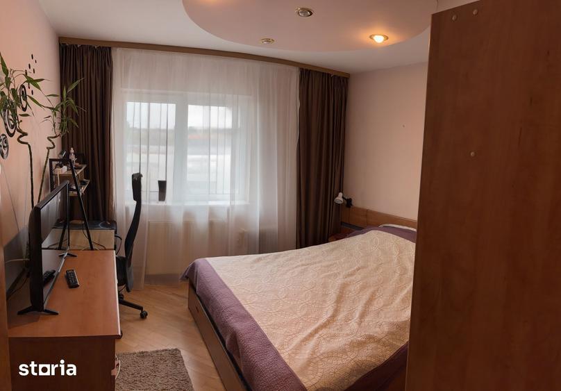 Apartament cu 3 camere semidecomandat în Central