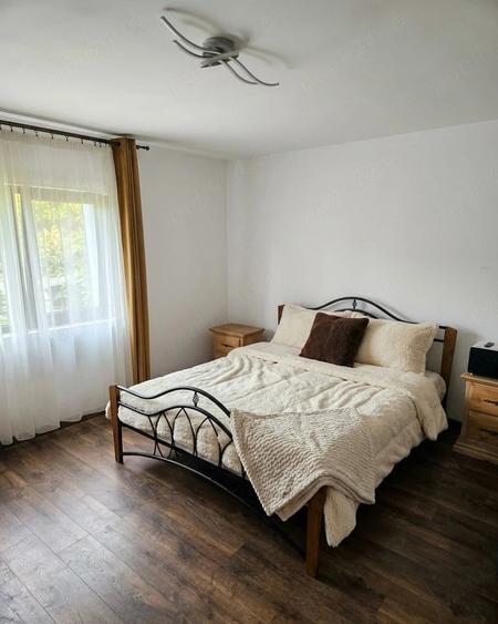Casă cu 5 camere cu Teren 1578 Mp în Poiana Horea