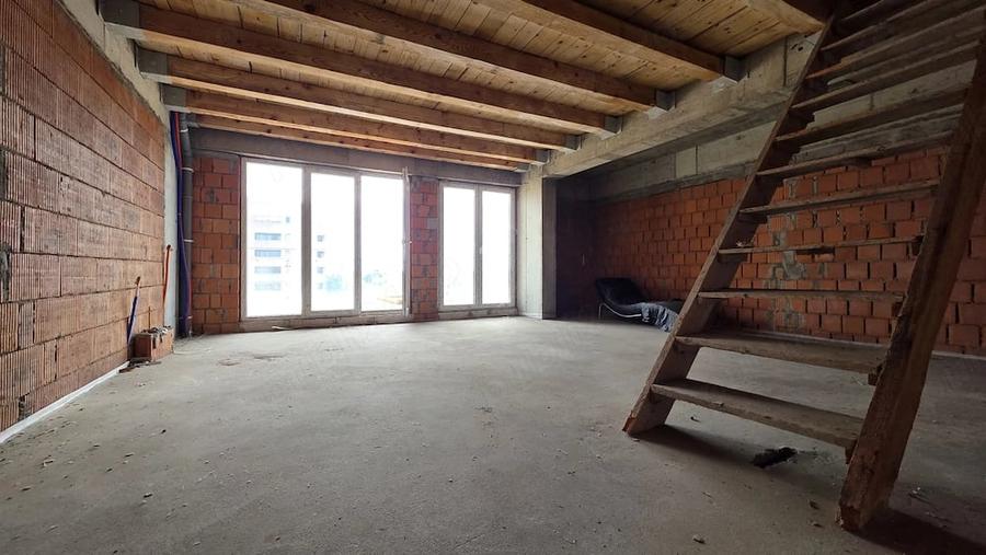 Apartament cu 6 camere decomandat în Banu Mărăcine
