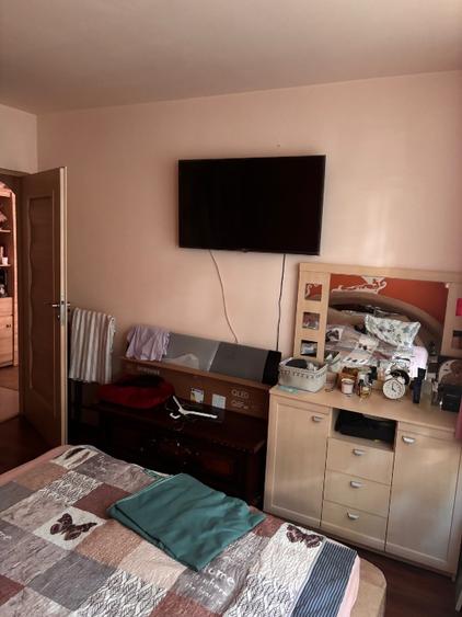 Apartament cu 3 camere semidecomandat în Nord