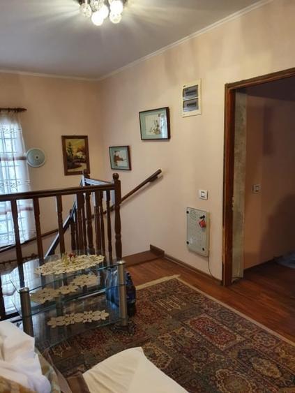 Casă cu 5 camere decomandat cu Canalizare în Central