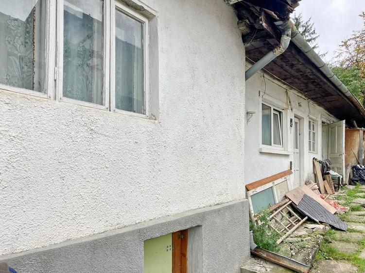 Casă individuală cu 4 camere cu Canalizare în Cernatu