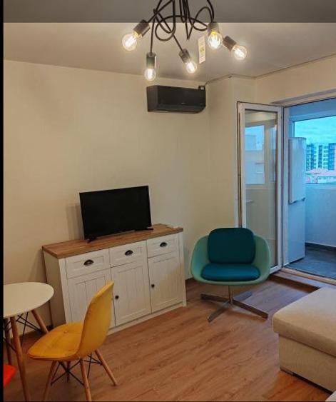 Apartament cu 2 camere decomandat, mobilat în Energia