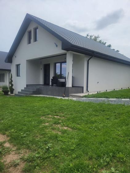 Casă individuală cu 3 camere cu Canalizare în Valu lui Traian
