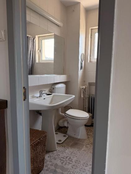 Apartament cu 4 camere semidecomandat în P-ța Romană