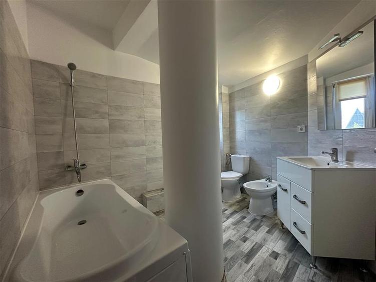 Casă cu 4 camere cu Teren 1000 Mp în Bârnova