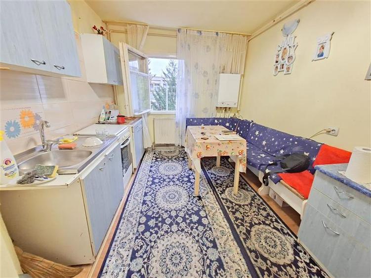 Apartament cu 4 camere decomandat în Narcisa