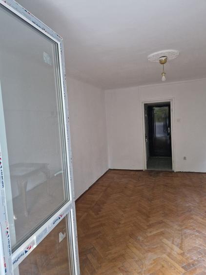 Proprietar inchiriez garsoniera cf.2 (24m2)et.1 din 4 situata pe blv. Nicolae Grigorescu sec3 - 3