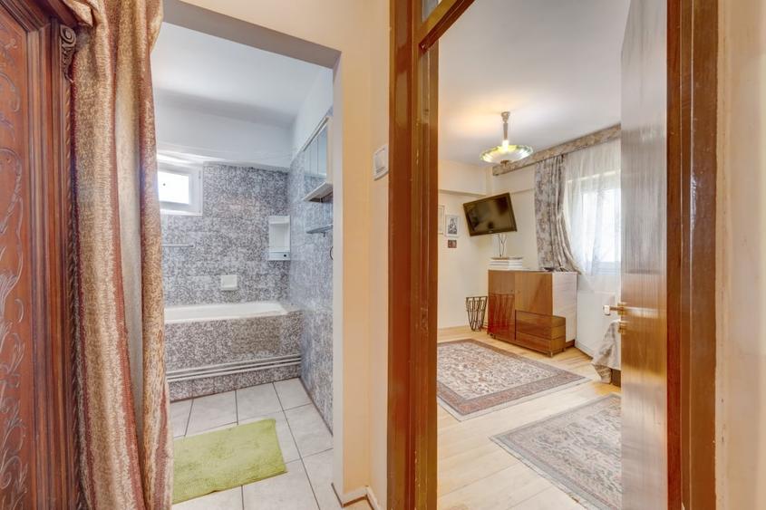 Apartament cu 4 camere semidecomandat, mobilat în 1 Mai