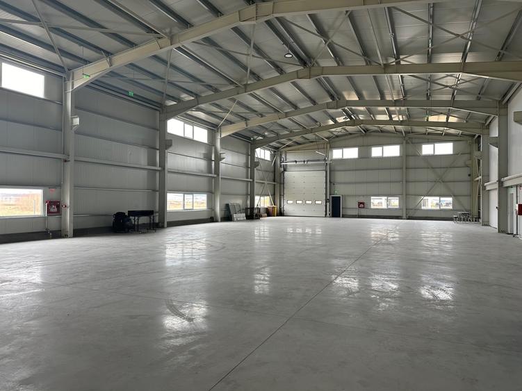 Spațiu industrial, de 1,300 mp, în Industrial Vest