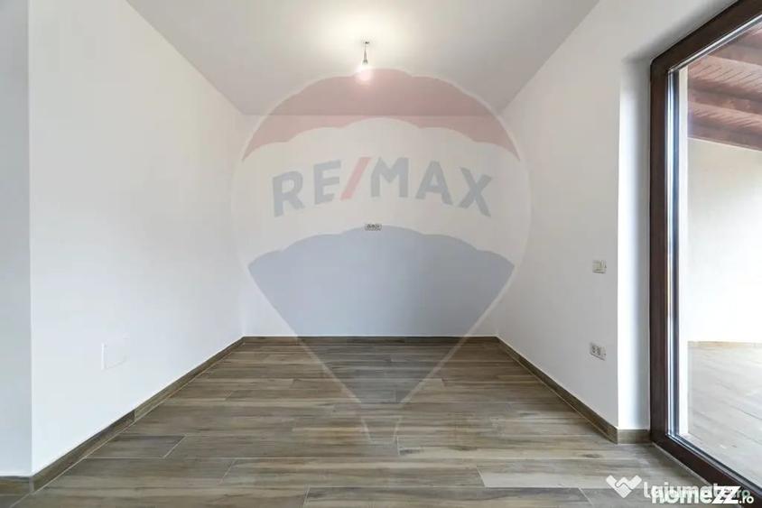 Casă cu 8 camere cu Teren 500 Mp în Tărlungeni
