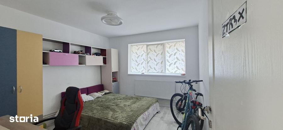 Apartament cu 3 camere în Micro 17