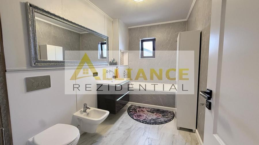 Casă individuală cu 5 camere cu Canalizare în Berceni