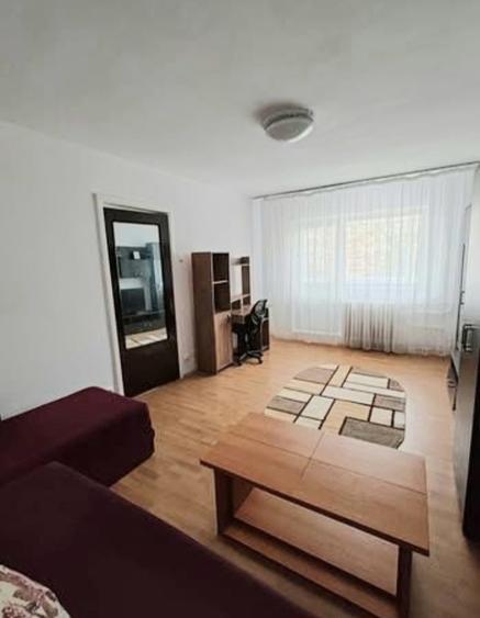 Apartament cu 2 camere decomandat în Costin Georgian