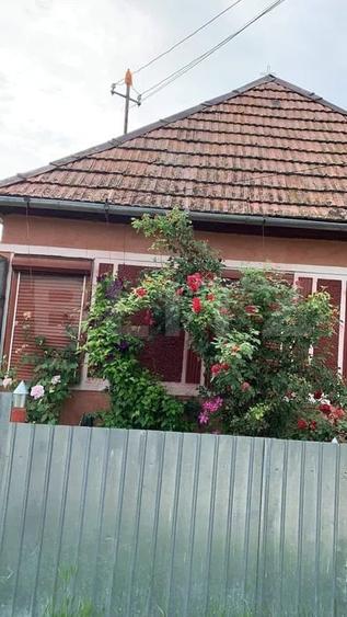 Casă individuală cu 2 camere cu Teren 624 Mp în Deda