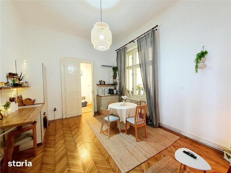 Apartament cu 3 camere în P-ța Victoriei