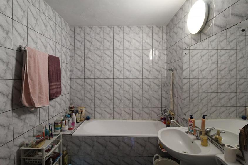 Casă individuală cu 4 camere cu Canalizare în Tomis II