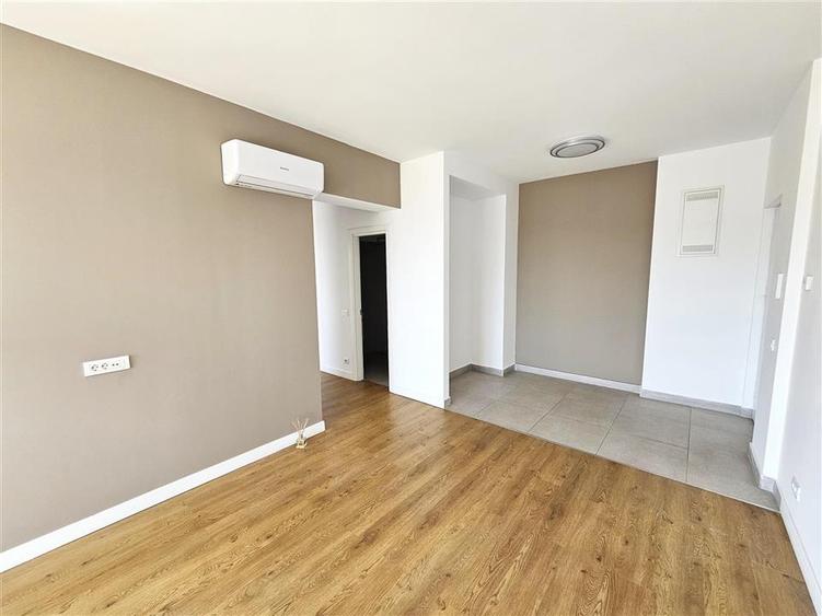 Penthouse cu 3 camere decomandat, mobilat în Semicentral