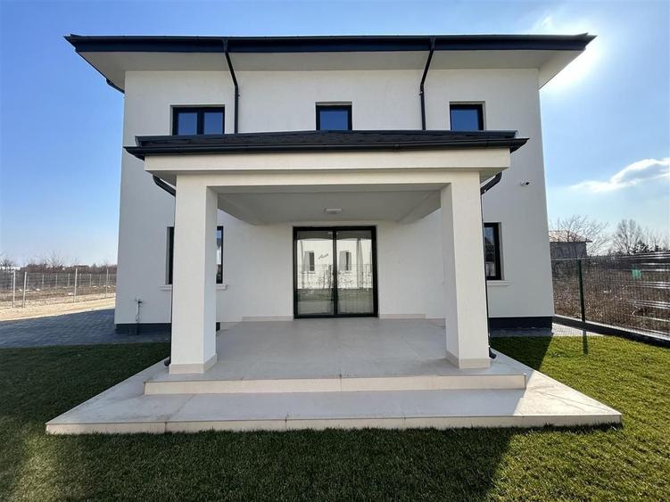 Casă individuală cu 9 camere cu Canalizare în Corbeanca