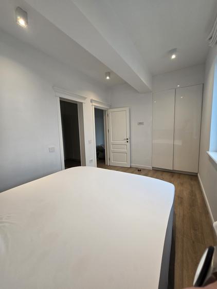 Penthouse cu 4 camere decomandat, mobilat în Centru Civic