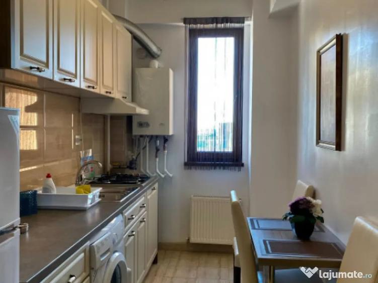 Apartament cu 3 camere decomandat în Mamaia