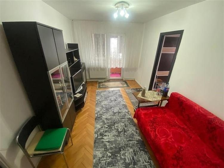 Apartament cu 2 camere semidecomandat în Dâmbu Pietros