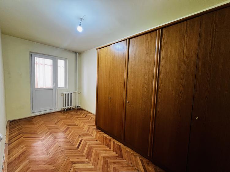 Apartament cu 4 camere semidecomandat, mobilat în Girocului